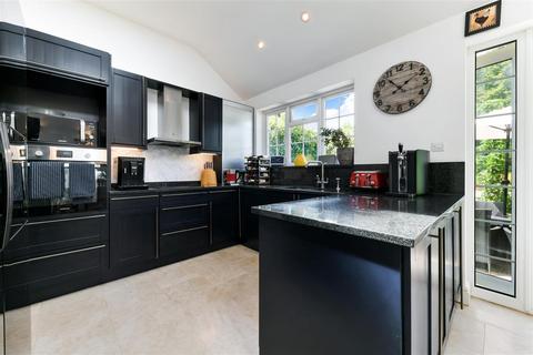 145 Ruden Way, Epsom, KT17 3LW