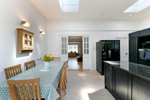 145 Ruden Way, Epsom, KT17 3LW