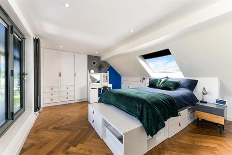 145 Ruden Way, Epsom, KT17 3LW