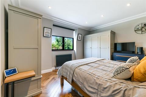145 Ruden Way, Epsom, KT17 3LW