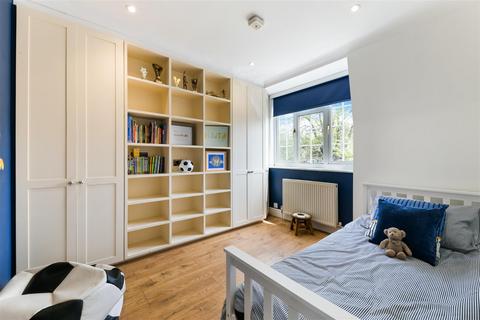 145 Ruden Way, Epsom, KT17 3LW