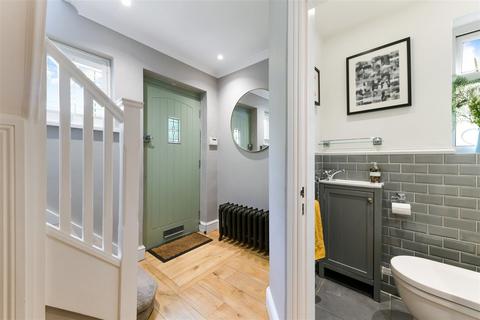 145 Ruden Way, Epsom, KT17 3LW