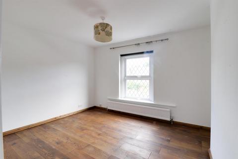 2 bedroom end of terrace house to rent, Nursery Road Turnford Herts