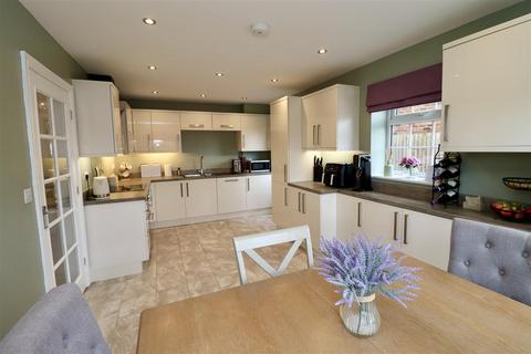 4 bedroom detached house for sale, Houghton Close, Market Weighton, York