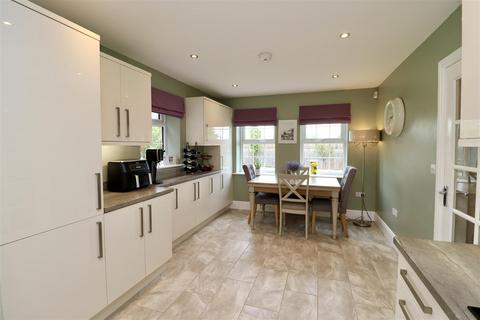 4 bedroom detached house for sale, Houghton Close, Market Weighton, York