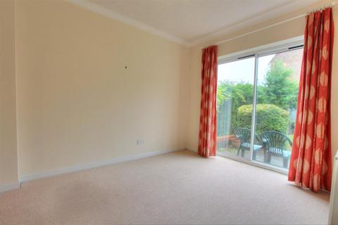 3 bedroom detached house to rent, Morgan Le Fay Drive, Knightwood Park, Chandler's Ford