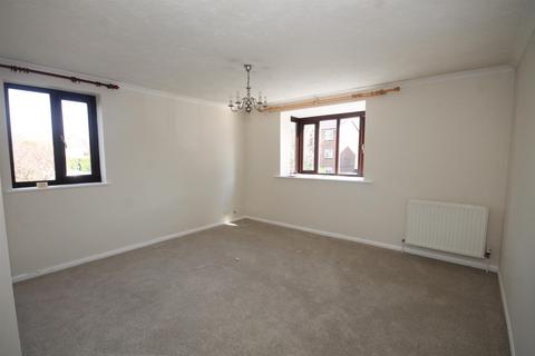 2 bedroom flat for sale, Abbotsbury Court, Horsham