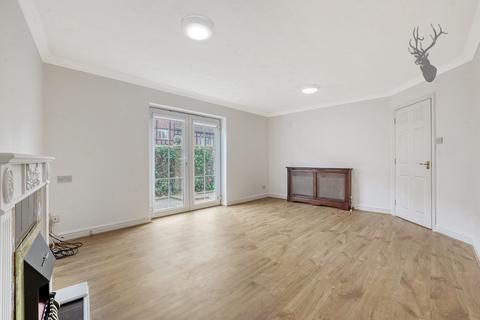 2 bedroom flat to rent, Forest Drive, Theydon Bois, Epping, Essex