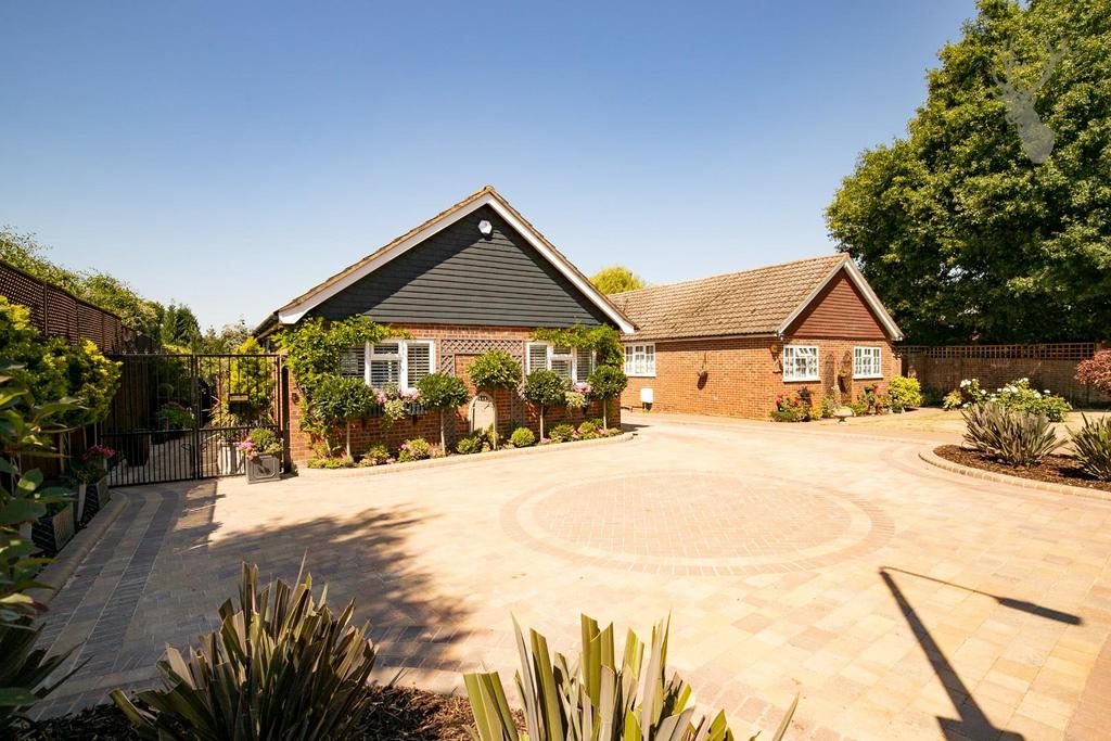Egg Hall, Epping 2 bed semidetached bungalow £800,000