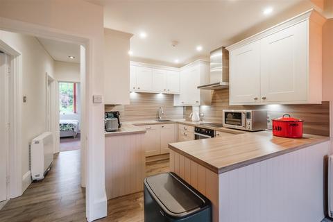 2 bedroom apartment for sale, Beestonley Lane, Barkisland, Halifax