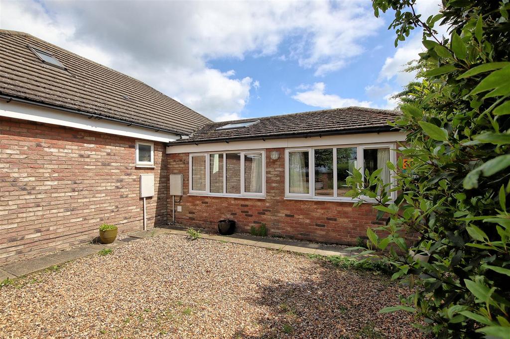 Horningsea Road, Fen Ditton, Cambridge 1 bed semidetached bungalow to