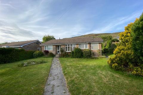3 bedroom detached bungalow to rent, Ashopton Drive, Bamford