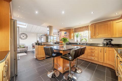 4 bedroom detached house for sale, Spitalcroft Road