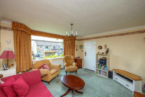9 Longford Crescent, Sheffield, S17 4LJ