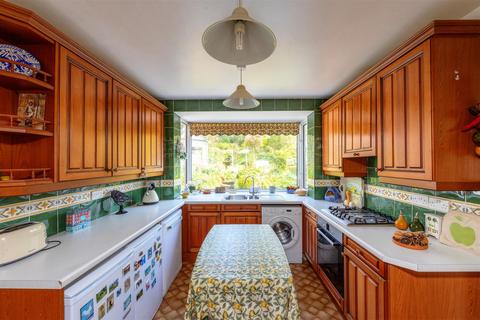 9 Longford Crescent, Sheffield, S17 4LJ