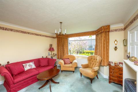 9 Longford Crescent, Sheffield, S17 4LJ