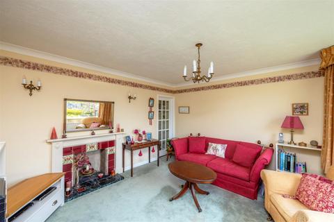 9 Longford Crescent, Sheffield, S17 4LJ