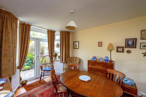 9 Longford Crescent, Sheffield, S17 4LJ