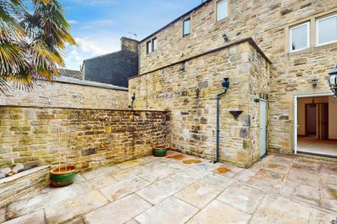 4 bedroom townhouse for sale, Weavers Court, Skipton