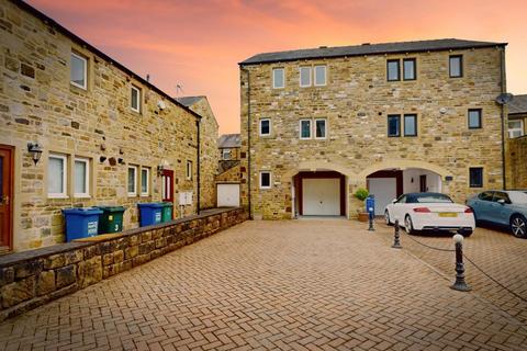 4 bedroom townhouse for sale, Weavers Court, Skipton