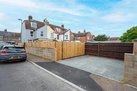 4 bedroom end of terrace house for sale, Church Road, Gorleston, Great Yarmouth