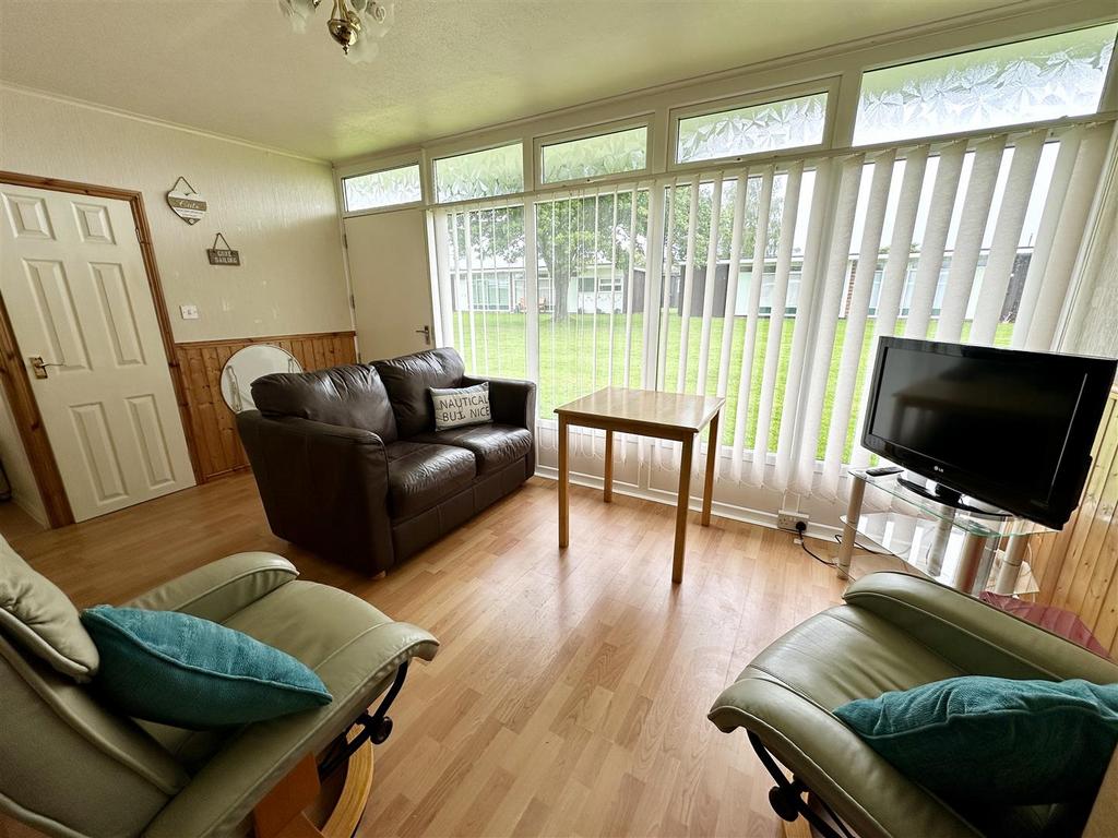 Living area with front aspect.JPEG