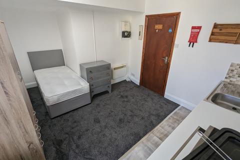 1 bedroom bedsit to rent, Maynes Row, Tuckingmill TR14
