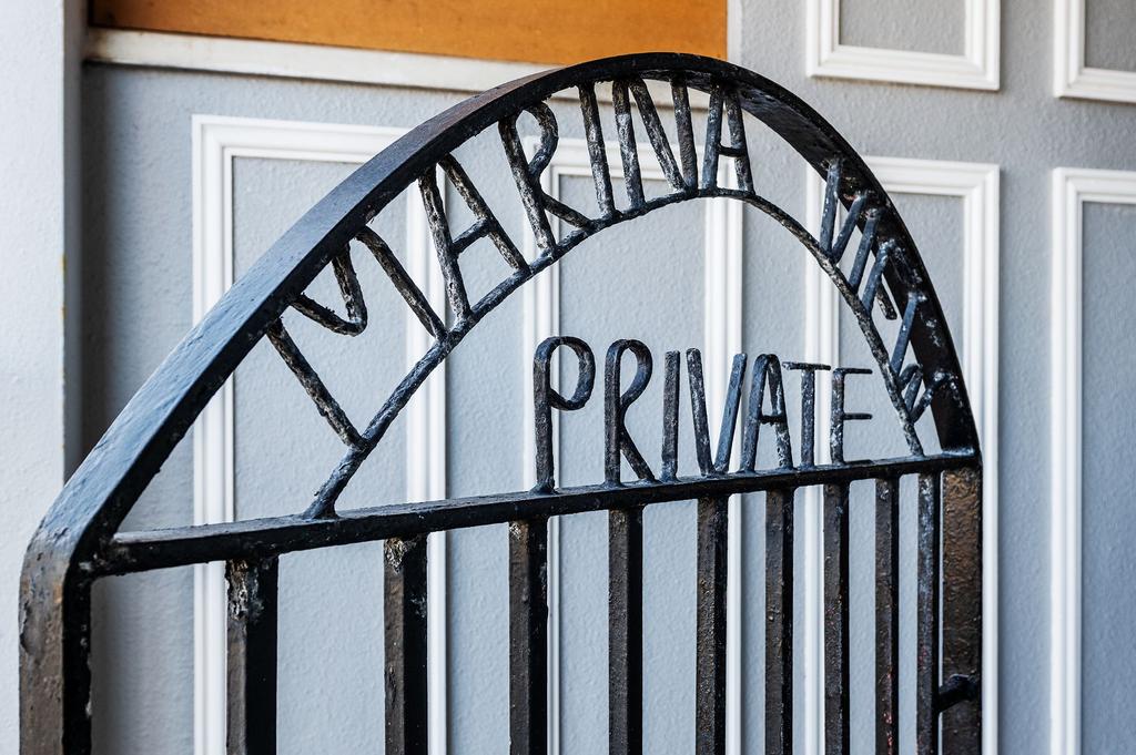 1 Marina View entrance gate Kingswear