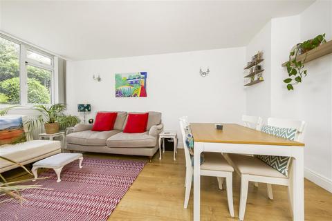 2 bedroom apartment for sale, West Hill, London