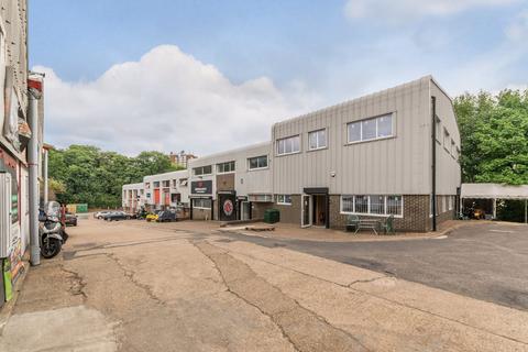 Industrial unit to rent, Unit 3, Brookside, Watford, WD24 7QJ