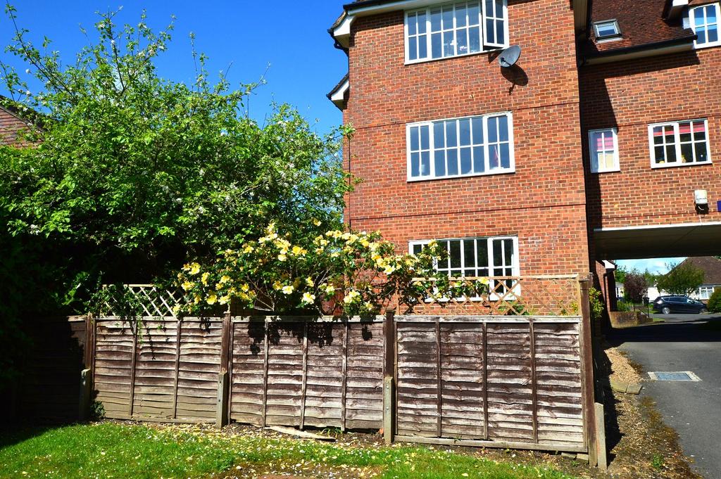 Semley Road, Hassocks BN6 1 bed apartment to rent £1,125 pcm (£260 pw)