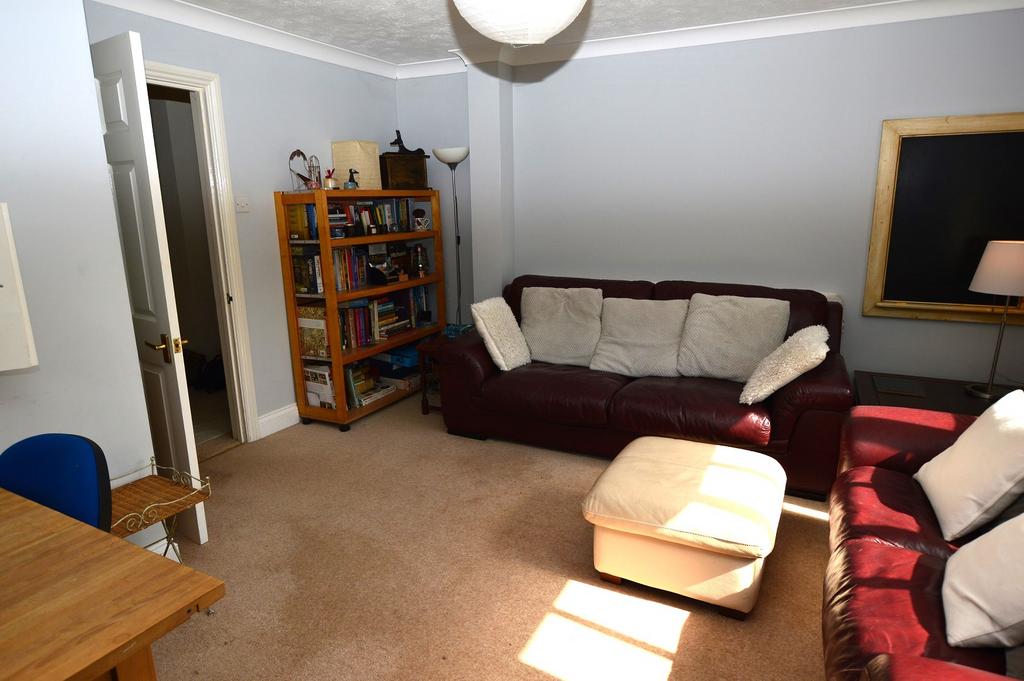 Semley Road, Hassocks BN6 1 bed apartment to rent £1,125 pcm (£260 pw)