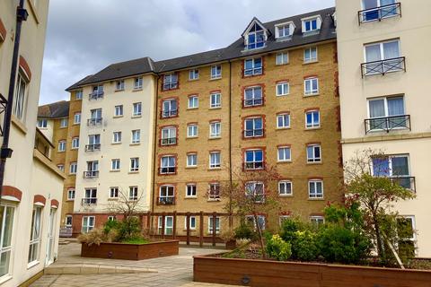 2 bedroom flat to rent, Alpha House, Town Centre