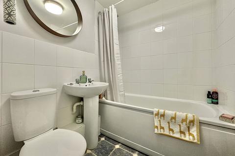 Flat 5, 44 Bathwick Street, Bath, BA2 6PA