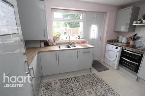 2 bedroom terraced house to rent, Barnsdale Road