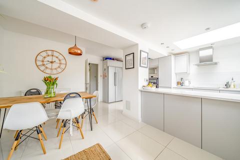 3 Queensmead, Datchet, Slough, SL3 9BW