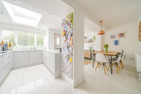 3 Queensmead, Datchet, Slough, SL3 9BW