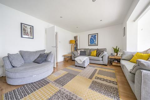 3 Queensmead, Datchet, Slough, SL3 9BW