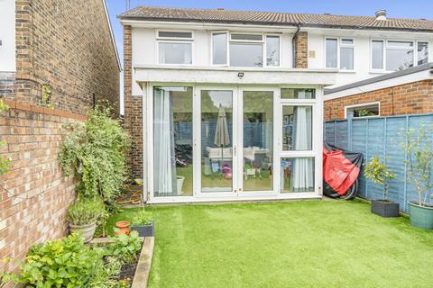 3 Queensmead, Datchet, Slough, SL3 9BW