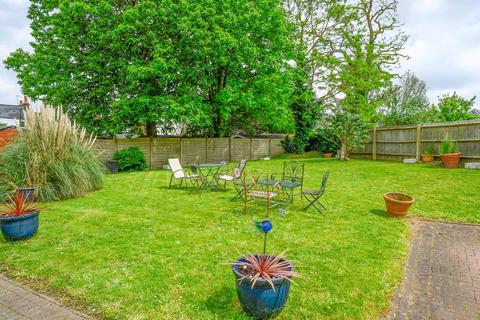 3 bedroom end of terrace house for sale, Stonebanks, Walton-on-Thames, KT12