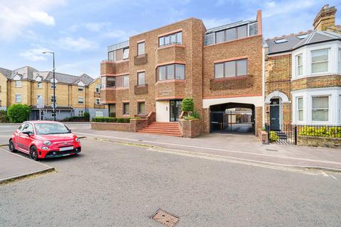 2 bedroom apartment for sale, St. Leonards Road, Windsor, SL4