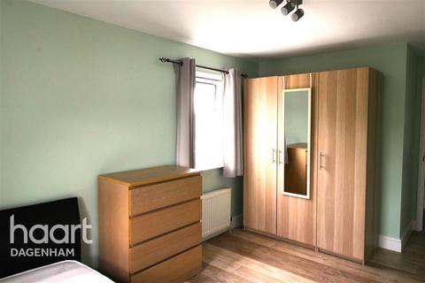 2 bedroom flat to rent, Castle Court Dagenham