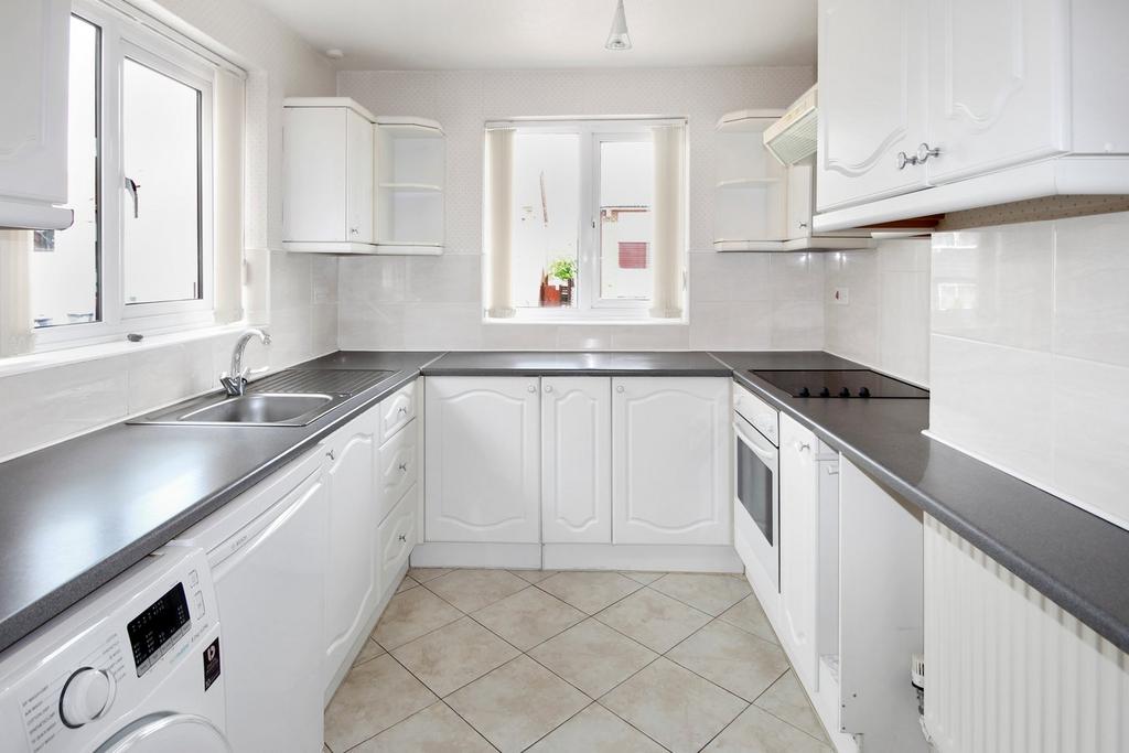 Freemantle Road, Bilton, Rugby, CV22 2 bed semidetached bungalow for