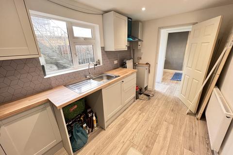 1 bedroom flat to rent, Richmond Terrace, Carmarthen, Carmarthenshire