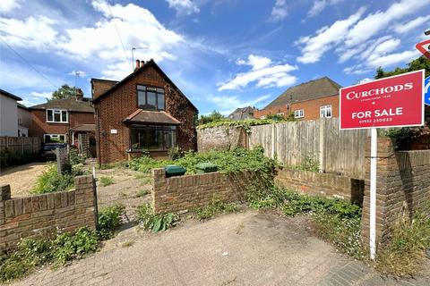 2 bedroom detached house for sale, Russell Road, Shepperton, TW17