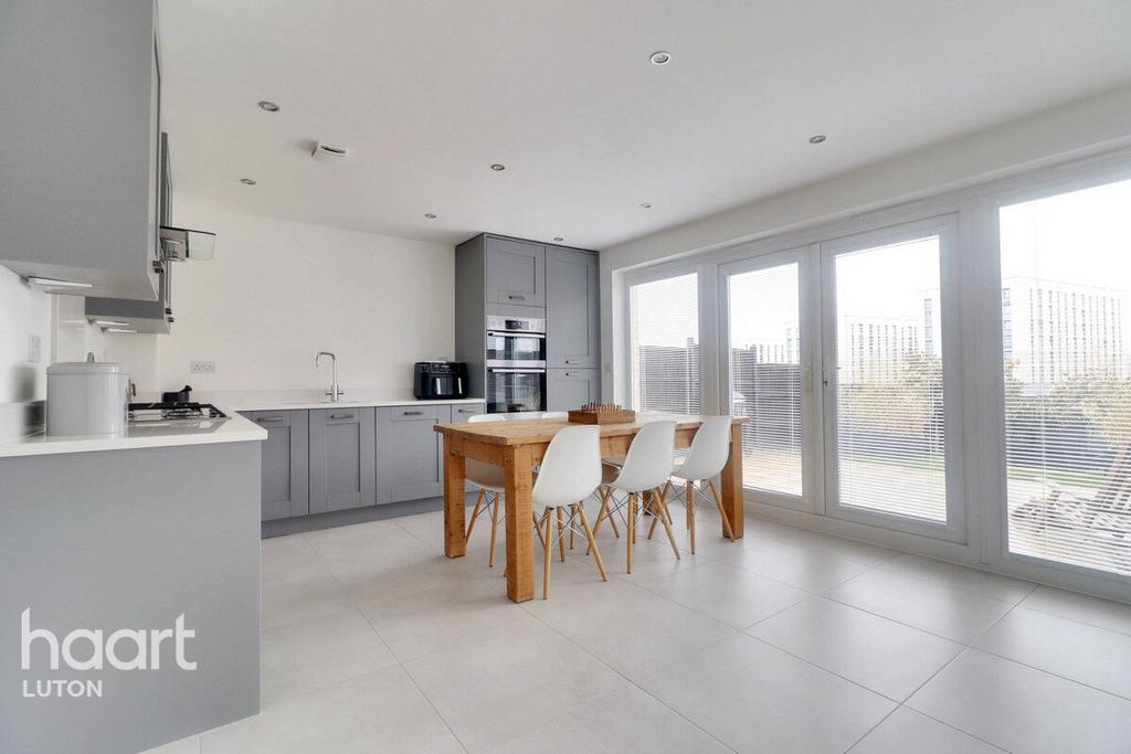 Armstrong Road, Luton 4 bed end of terrace house for sale £550,000