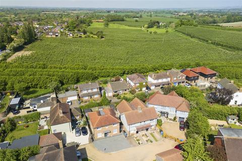 4 bedroom detached house for sale, Orchard Gate, Berkeley Close, Dunkirk