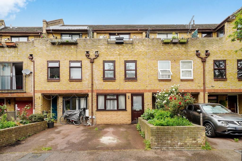 Clarence Road, Manor Park, E12 2 bed terraced house for sale £400,000