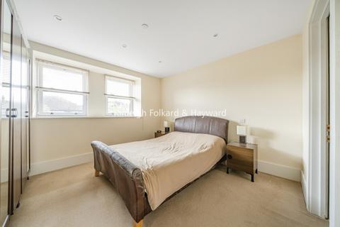 2 bedroom apartment to rent, Ravenscroft Road Beckenham BR3