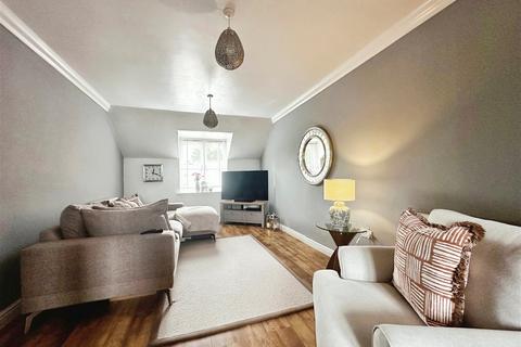 2 bedroom flat for sale, Park Court, Birmingham Road, Coleshill, B46 1AS